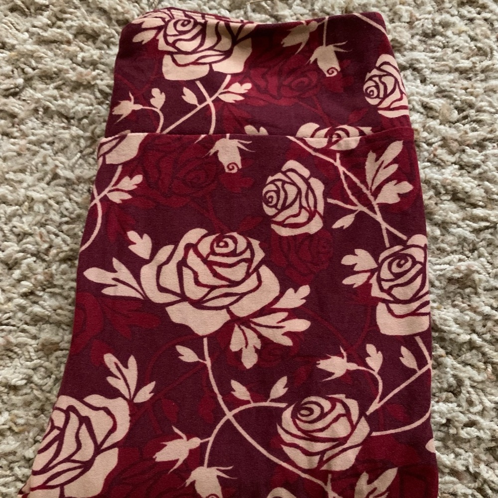Brand new antique roses LuLaRoe leggings
